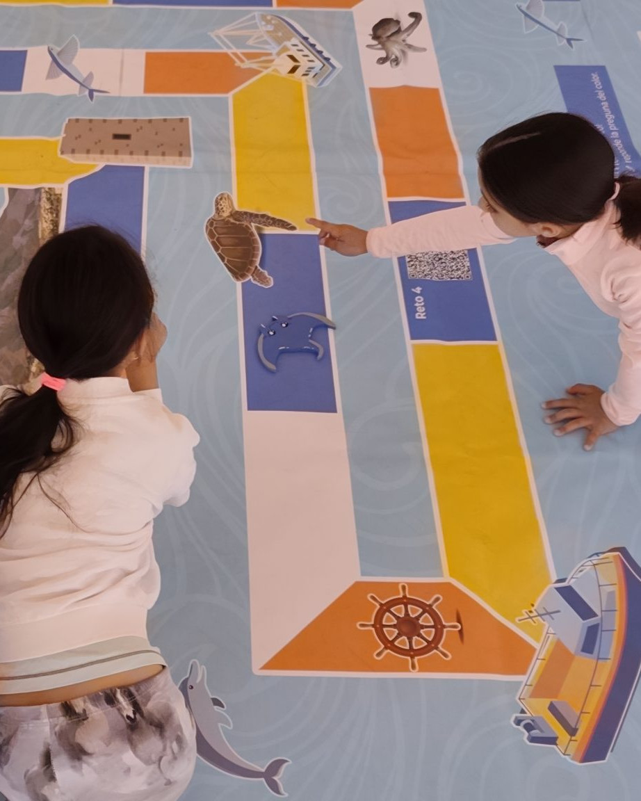 turismarinero's tweet image. 🌊⚓ ¡En solo una semana abrimos inscripciones para el Campamento de Verano Azul 2026! 🐟💙

Y sí… ¡tenemos muchas ganas de volver a vivirlo! ✨

🗓️ Del 1 al 31 de julio
⏰ De lunes a viernes, de 9:00 a 14:00 h
⚠️ Plazas muy limitadas

🔎 turismomarinero.com/producto/campa…
#Summercamp