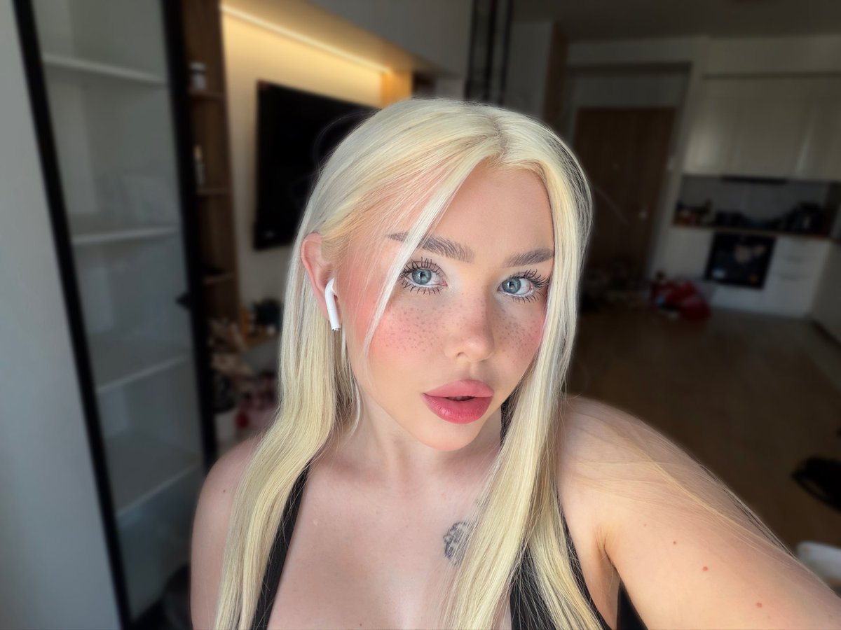 Blondessa0's tweet photo. #babyface #model #adalt #fyp #fypシ゚ https://t.co/I86F2IOLS1