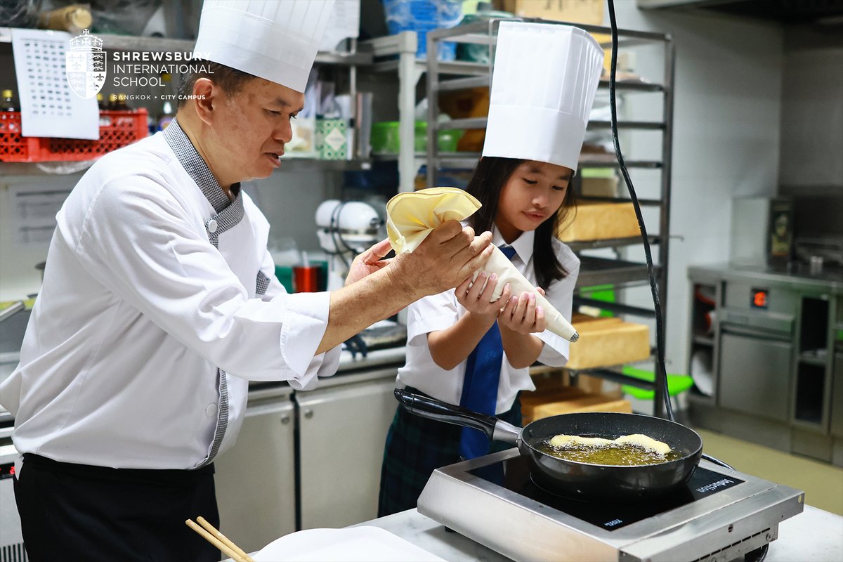 SHBcitycampus's tweet photo. This year’s SHC MasterChef winner saw her winning dish brought to life as our catering team helped prepare it for the whole school to enjoy at lunchtime — a proud moment!

#ShrewsburyBangkokCityCampus #DesignTechnology https://t.co/2hPqKpSdMA
