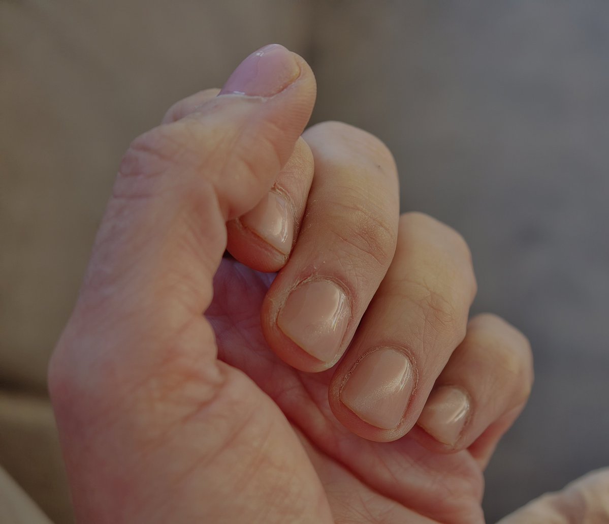 maickel1979's tweet image. Nagels weer up to date  💅🏼 
Roze naturel met lichte cateye
Love it &amp;amp; ready for Bangkok 💕
#nails #nailpolish #gelnails #gellak #acryl #nailart #nagel