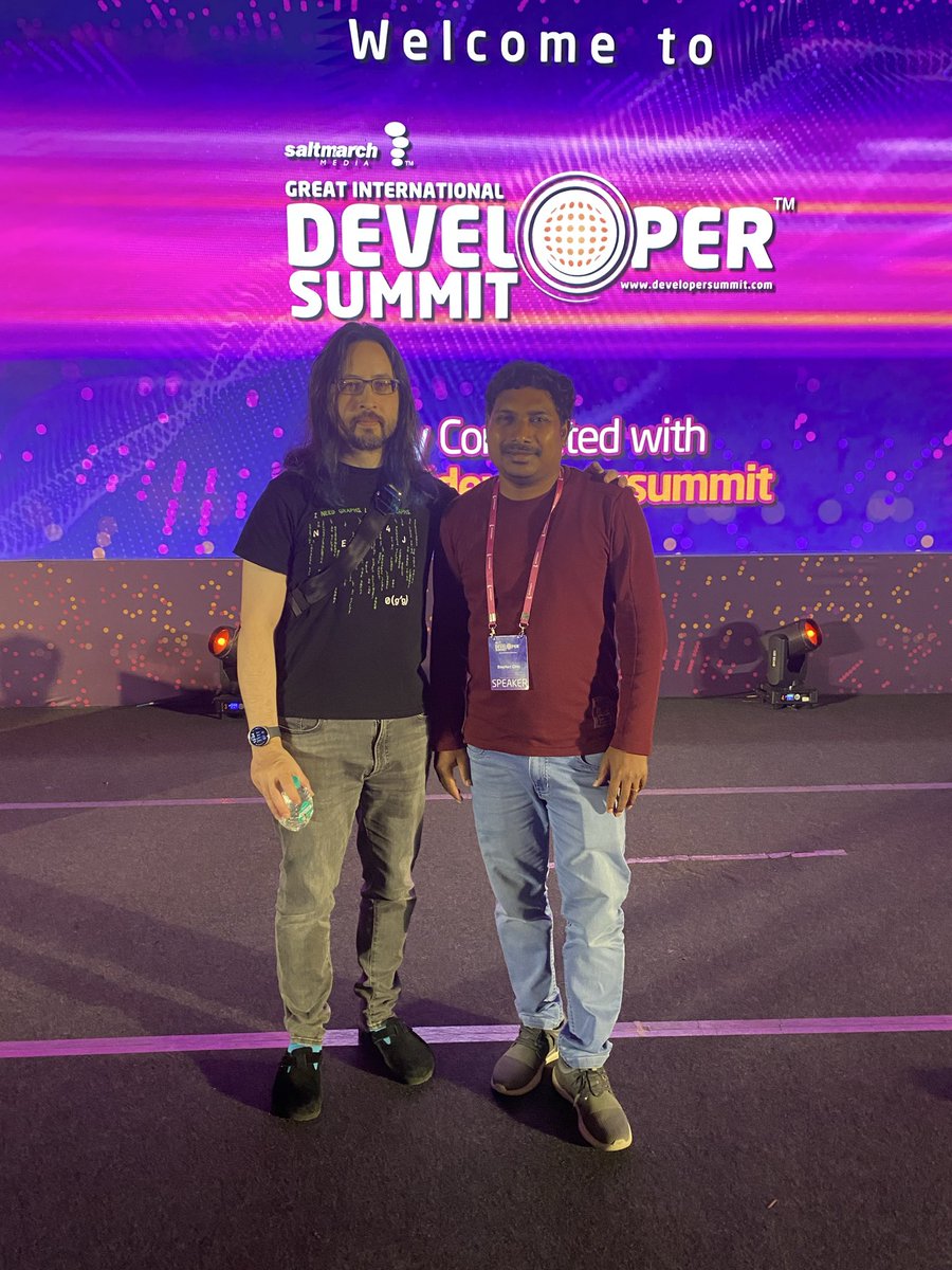 RajeshOnTech's tweet photo. Nice session from my dearest friend @steveonjava on context engineering  at #gits and nice talking to @cassandraonjava , @alexandererdl , @ZaidZaim2k https://t.co/2VhDetVL6f