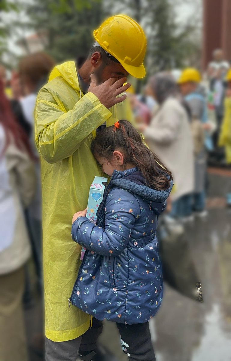 MarkoHayyam's tweet photo. #HakkımıVerDorukMadencilik #YıldızlarSSSHolding #DorukMadencilik 
#madenişçileri https://t.co/Q0JNYnKSh8