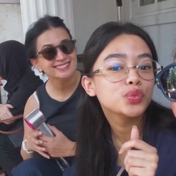 ARYA AZA SAFE | ON 💌 tweet media