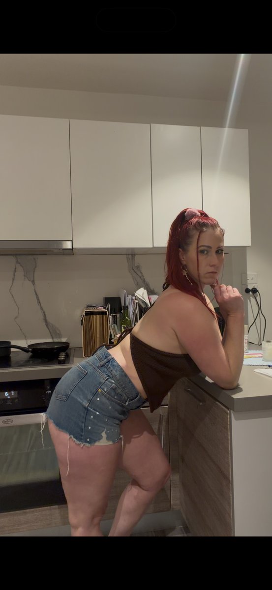 AnnaSparklesss's tweet photo. What are you up2 this evening, I message whoever follows me ❤️

#booty #thic #aussiegirl #milf #redhead #redheadmodel #maturemodel #onlyfans https://t.co/Xbj0FtD9FZ