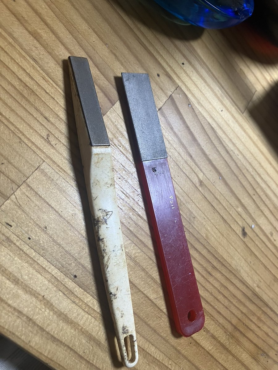 このダイアモンドシャープナールアーの針研ぐために小学生の時に買って30年以上まだ現役で使えている

メーカーはリョービ　そして買ったお店は北千住にかつてあった上州屋1号店

地味だし別に大切にしてたわけでもないけどこんな長い付き合いになると思わんかったよね