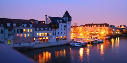 CPConflu_IDFM's tweet image. #JeudiPhoto⚓ Le soleil illumine le Port de Cergy ! Entre eau scintillante, terrasses animées et ambiance estivale, c’est l’endroit idéal pour une balade au bord de l’Oise.🚤 #Cergy #BordsDeLOise

Nos lignes vous y emmènent ! #ligne1238
©lacommeune ©kayak ©lesechos