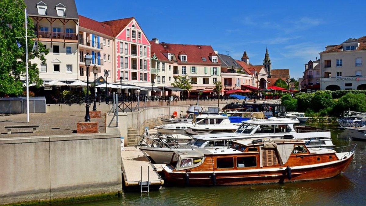 CPConflu_IDFM's tweet image. #JeudiPhoto⚓ Le soleil illumine le Port de Cergy ! Entre eau scintillante, terrasses animées et ambiance estivale, c’est l’endroit idéal pour une balade au bord de l’Oise.🚤 #Cergy #BordsDeLOise

Nos lignes vous y emmènent ! #ligne1238
©lacommeune ©kayak ©lesechos