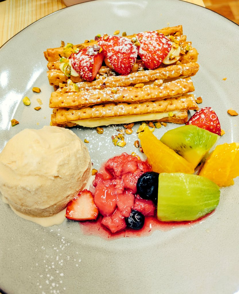 賄いでこれが一番好きかも❤️
あと数える程度の出勤だから食べれる内に食べとかないと😋