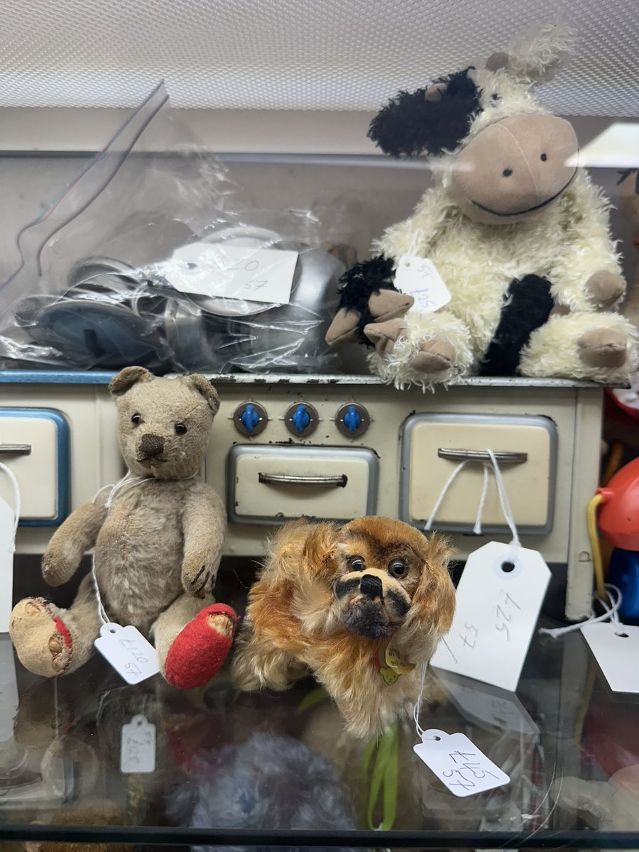 astraantiques's tweet image. Welcome to new dealer unit 57 with a fantastic selection toys and vintage bears. #astraantiquescentre #hemswell #lincolnshire #vintagebears #vintagesoftyoys