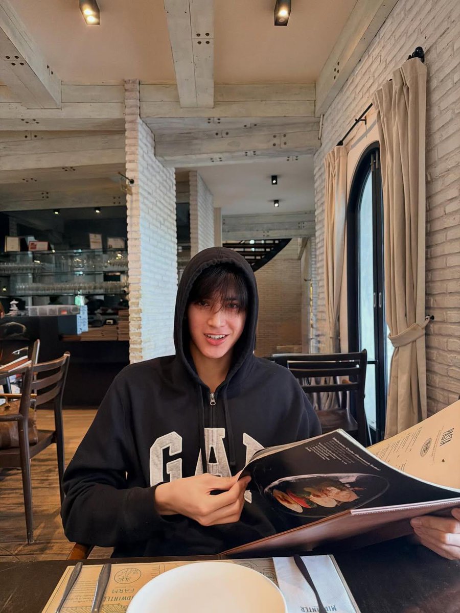 4eVA6789 tweet media