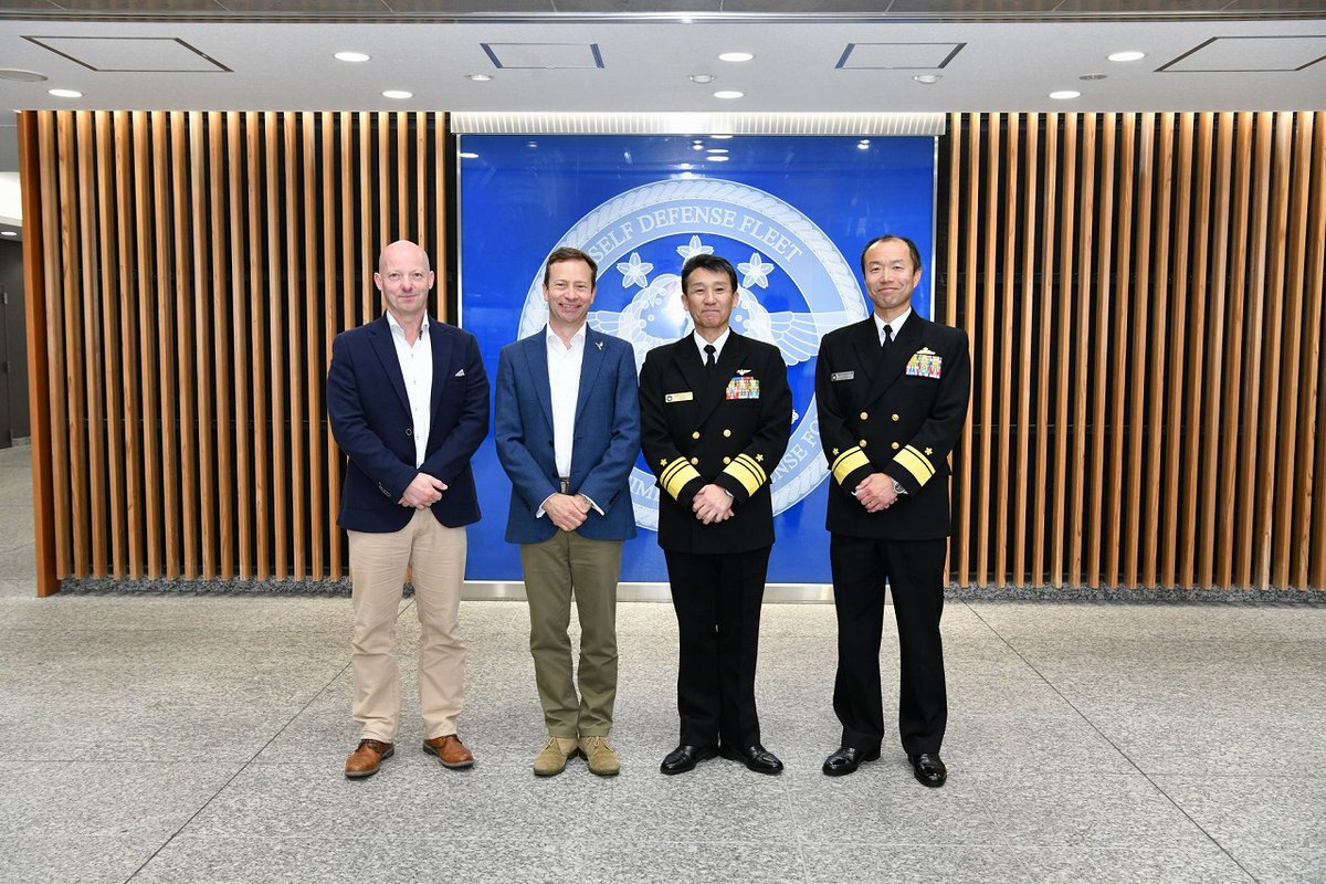 JMSDF_SDF's tweet photo. 4月24日(金)、英統合軍指揮参謀学校の訪問団が、海上作戦センターにおいて、自衛艦隊司令官を表敬しました。🇯🇵🇬🇧🤝 #自由で開かれたインド太平洋 #JSCSC https://t.co/8LYik63oQJ
