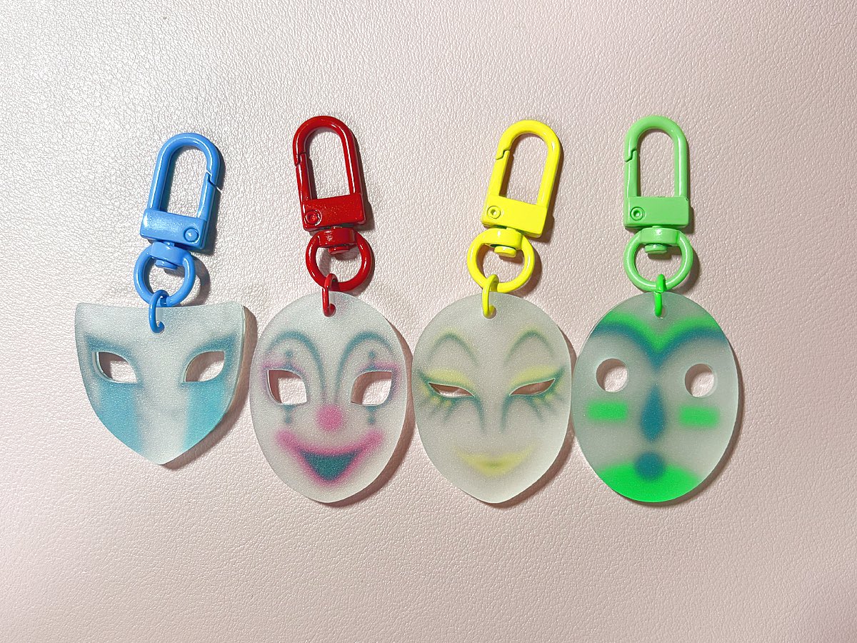 ソプスク仮面アクキー‼️😄
淡い透け感が可愛いです❣️❣️❣️