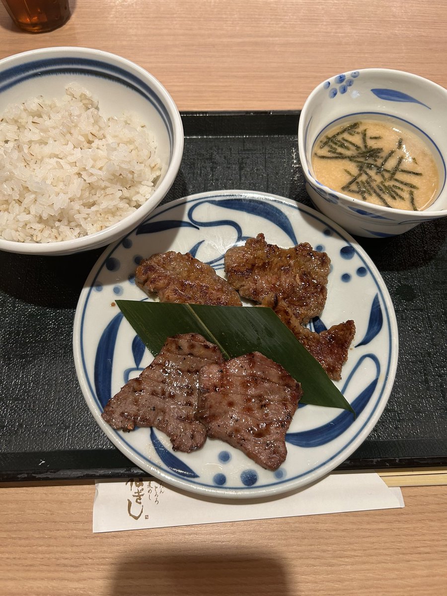 jazzmaster88's tweet photo. 昨日の売り切れ
リベンジ果たして

とろろをすすった昼どき。
友達増えた。 https://t.co/kgn0FM6M7B