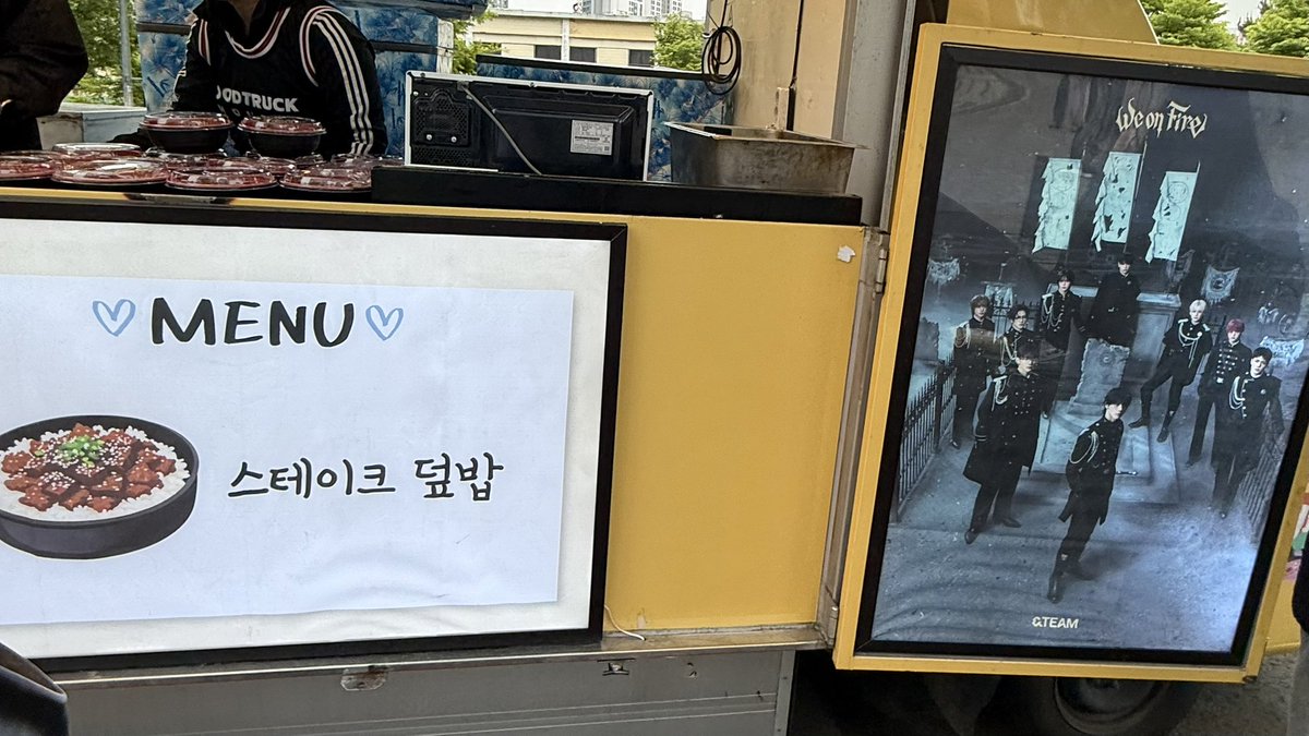 늑대들이 밥 먹여주냐?
ㄴ 그래. 근데 잠은 못 자게 함