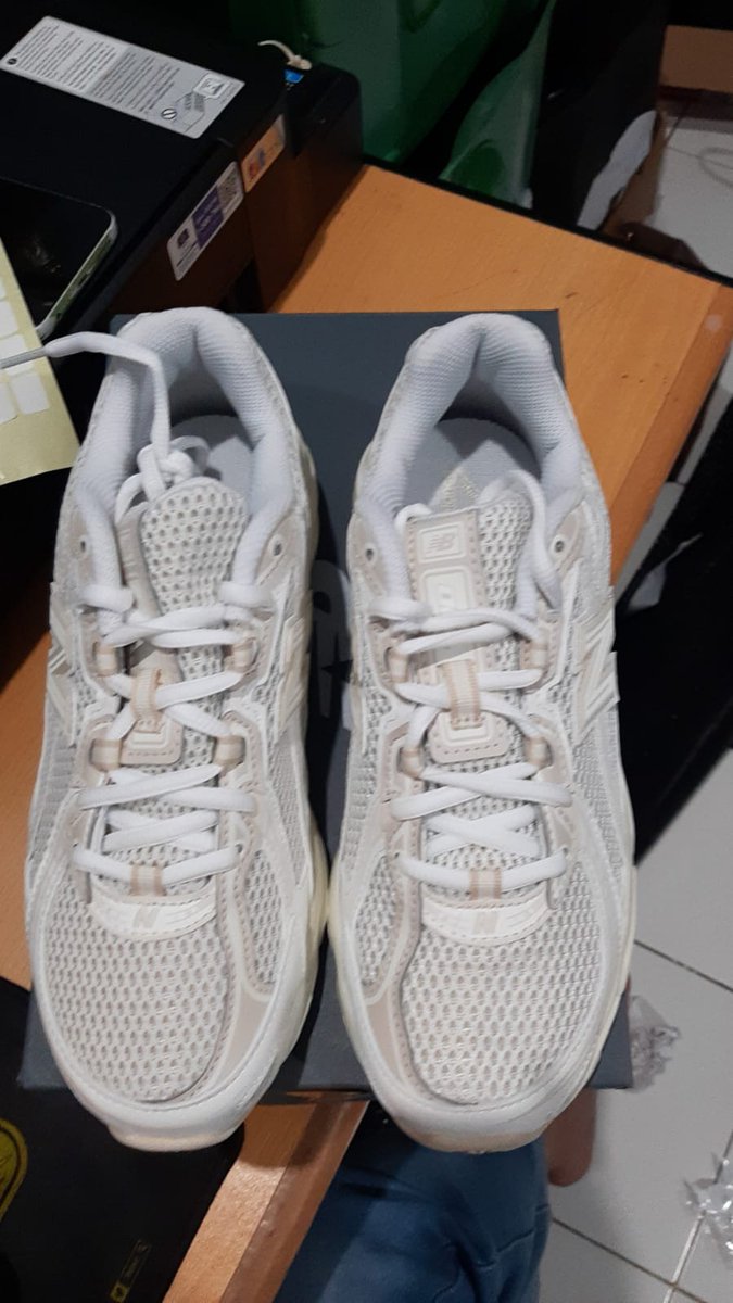 CodingBareng's tweet photo. WTS New Balance 740 size 38 23,5 cm 1.050k https://t.co/patOZeDWIf
