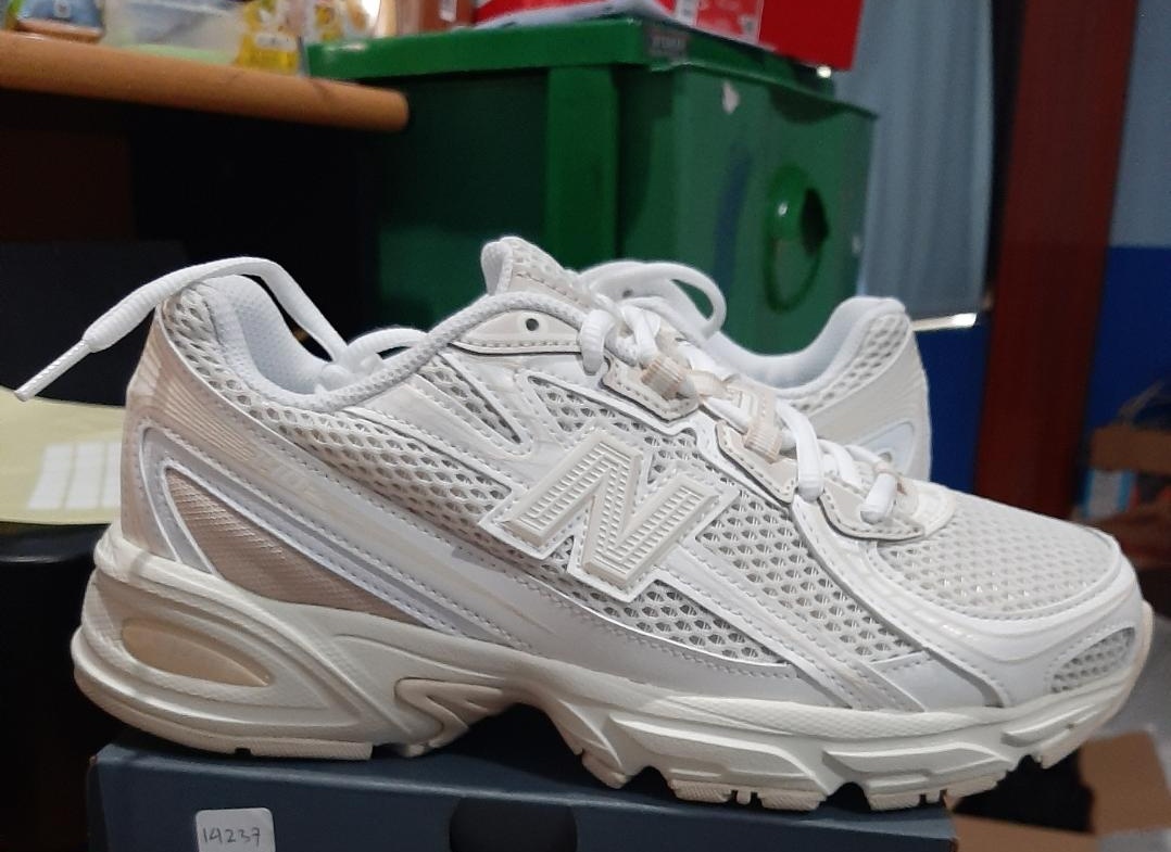 CodingBareng's tweet photo. WTS New Balance 740 size 38 23,5 cm 1.050k https://t.co/patOZeDWIf