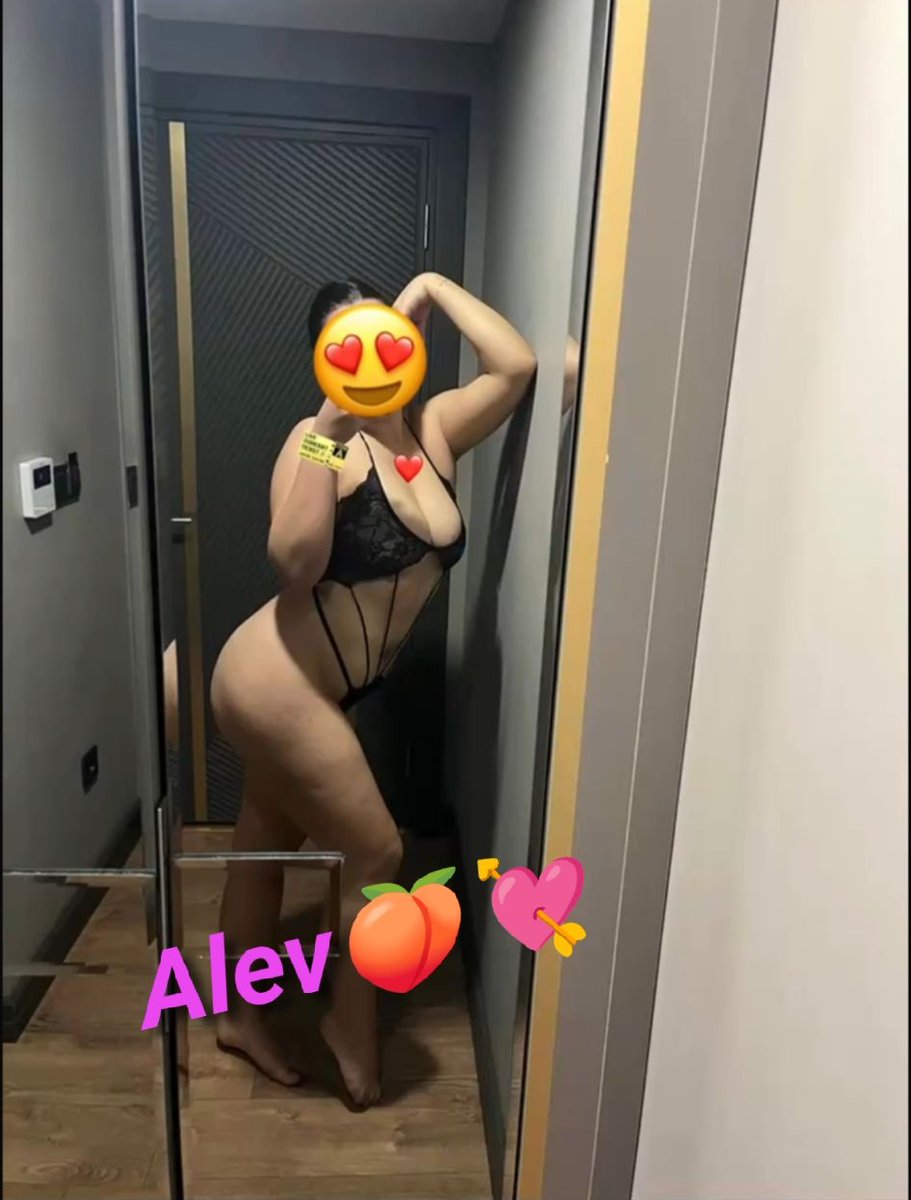 Alev Alkan 💋 tweet media