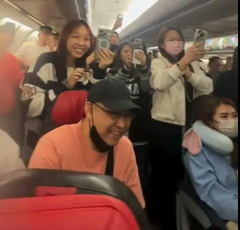 WarrenVsCCP | 🇺🇸🇹🇼🇺🇸 tweet media