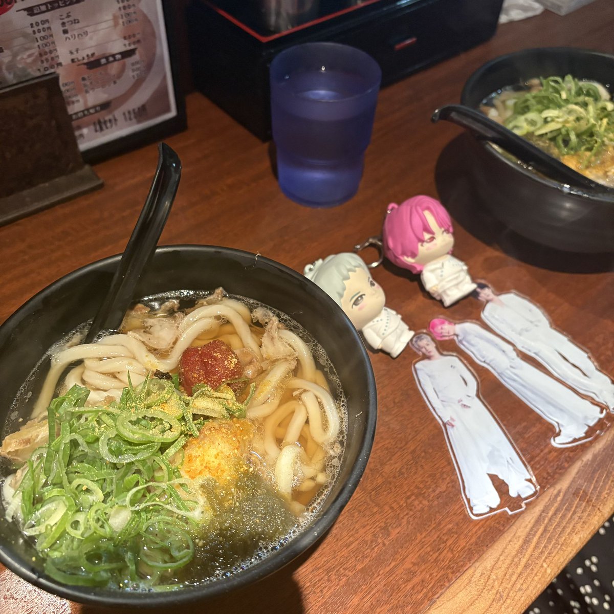 s__k____yy's tweet photo. 京セラドームオーラス！🖤

4月本当に忙しくて、体力的にも無事に行けるか不安だったけど行ってよかった🥹

夜ごはん食べてたらお隣のテーブルのJAMさん🩵💜が銀テくれて...😭

東京も大阪もアリーナに降り立てなかったので、心遣いが本当に嬉しかった🥲✨ https://t.co/Jj2Ev5NB4l