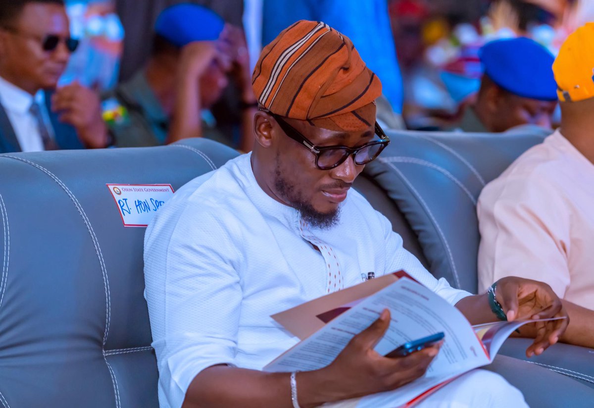 Rt. Hon. Akinyode Abidemi OYEWUSI #Ireyode tweet media