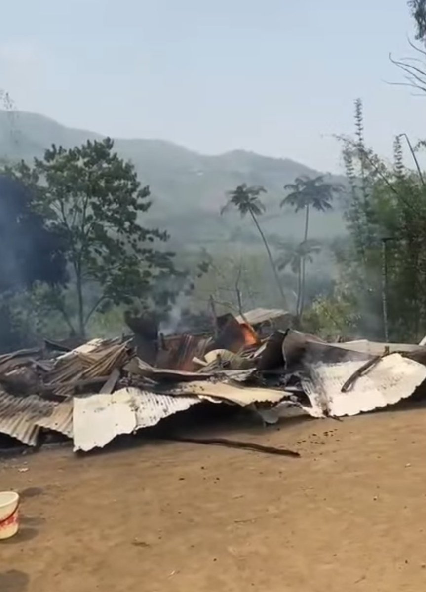 JangminTouthan1's tweet photo. @thenepost One Tangkhul militant killed while launching an attack on Kuki village S.Mulam in ukhrul this https://t.co/t3r7LbrYxv per reports, the said Tangkhul militants also arson kuki houses https://t.co/WDLVjTKwIt