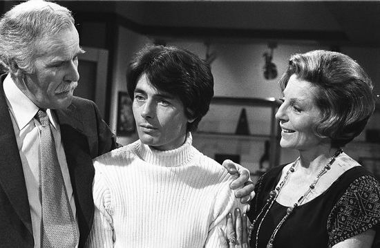 Dene71's tweet photo. I didn't mention the passing of that fine actor John Nolan (uncle of Christopher).
Star of my favourite episode of Brian Clemens' THRILLER, "In the Steps of a Dead Man" (1975).
Pictured here with Richard Vernon, Faith Brook.
RIP. https://t.co/G36CmutIvl