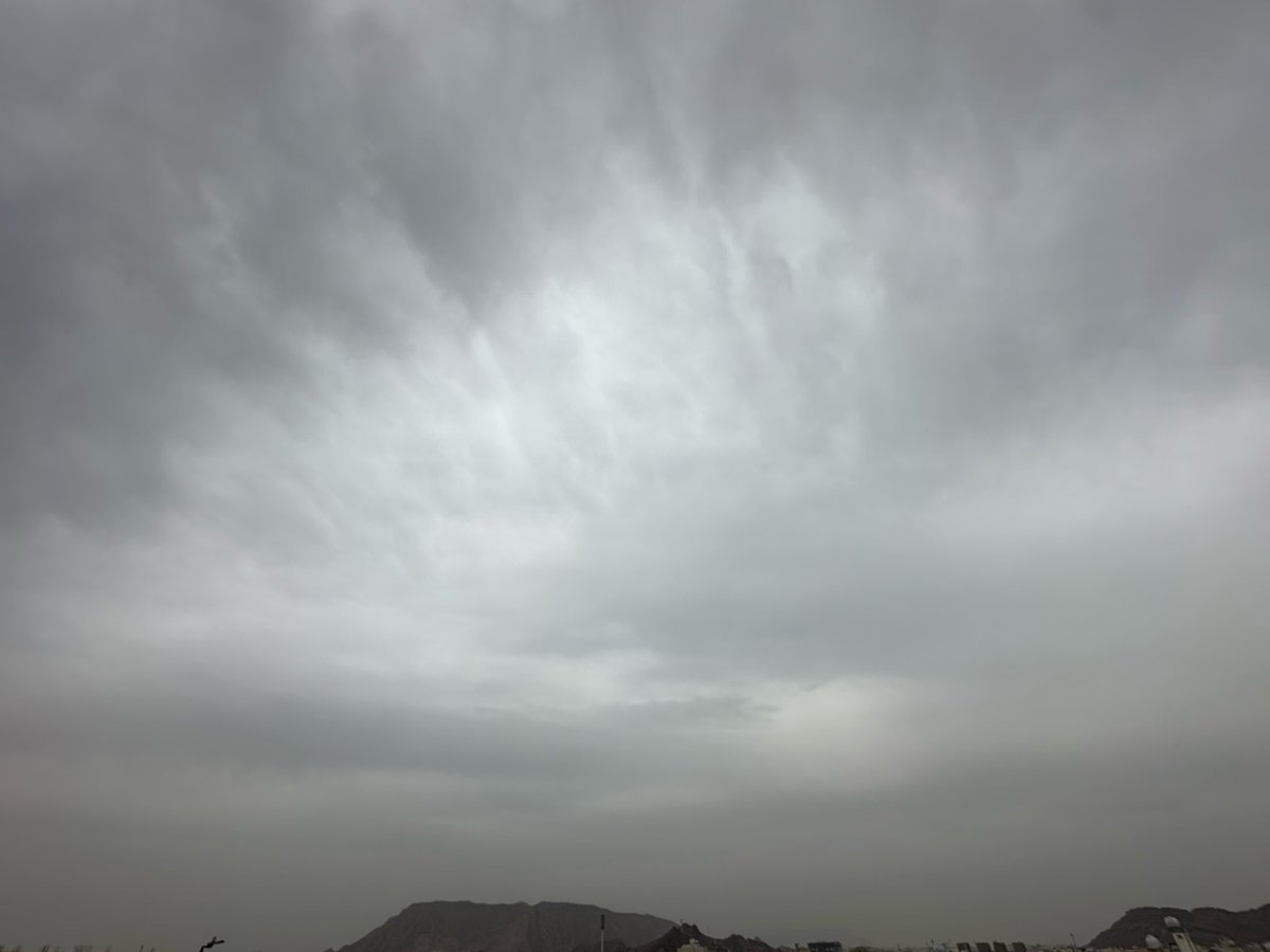 etr_84's tweet photo. المدينة ١٢:٠٠ ظهراً ☁️🤍 https://t.co/LSo2w7tGCl