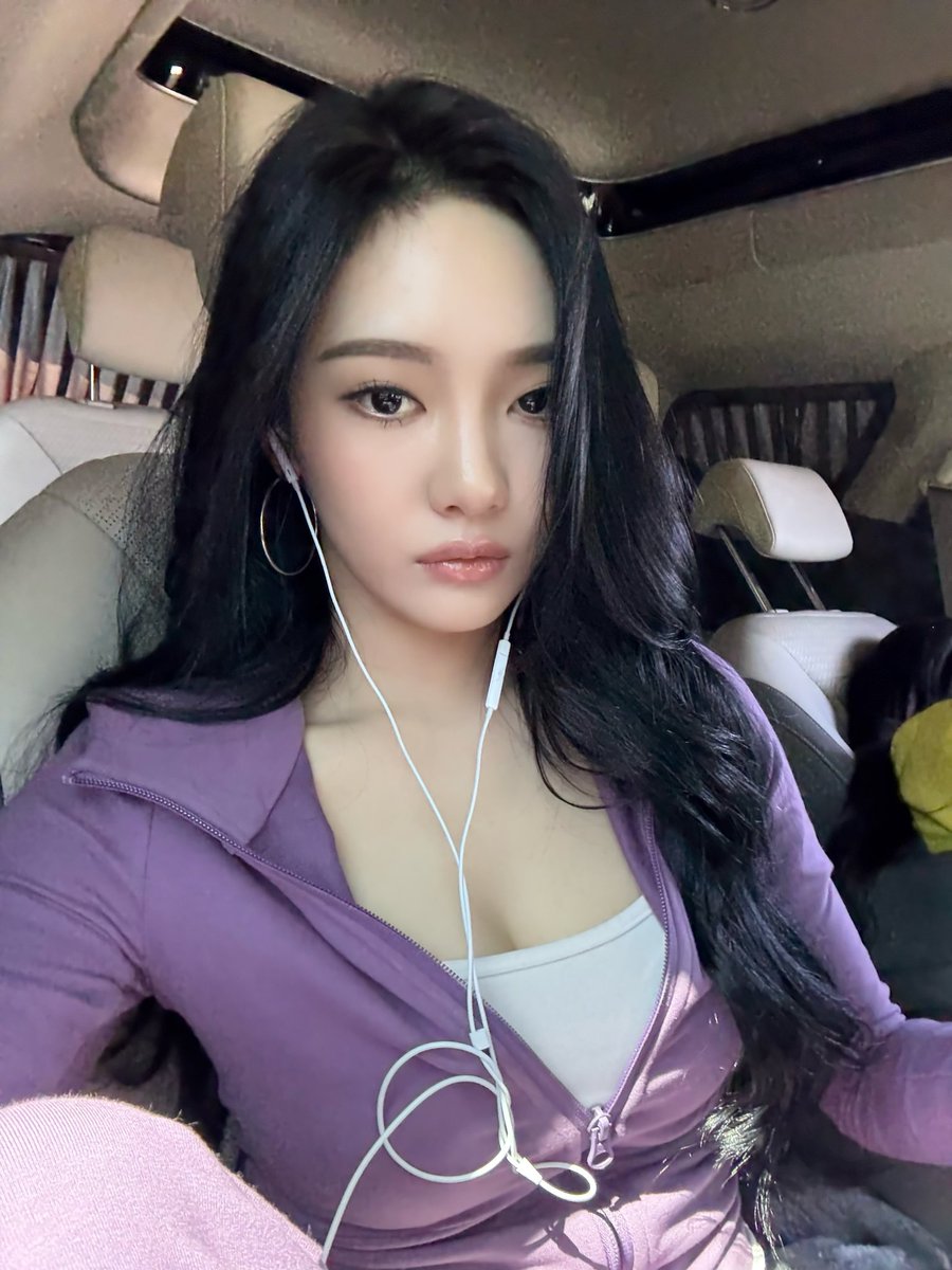 Ningning sent photos on bbl 💜