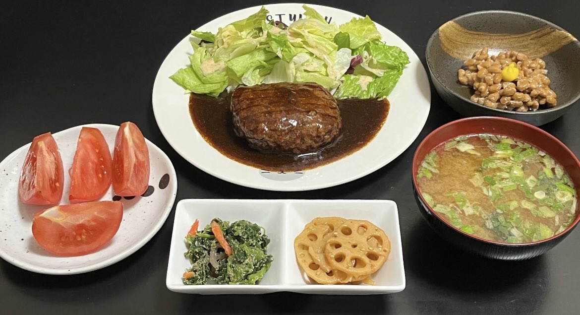 zzsasaki705's tweet image. 今日の晩ご飯なのﾆﾔﾝ🎵

ハンバーグデミグラスソース、冷やしトマト、ほうれん草の胡麻和え、れんこんの金平、サラダ、納豆、味噌汁

今日も美味しく頂いたのﾆﾔﾝ🎵

#晩ご飯 #dinner