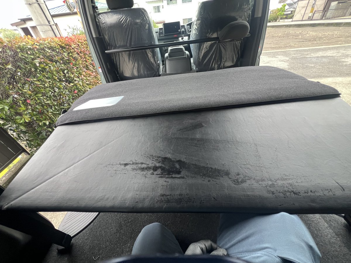 kayukota3's tweet photo. 9型ハイエースカスタム4
リンクファクトリーのベッドキットも何の問題もなく取り付けれて一安心です。
ついでにセカンドシートに4型ハイエースワゴンでDIYしたマットを入れときました。 https://t.co/CTBMG4fdhw