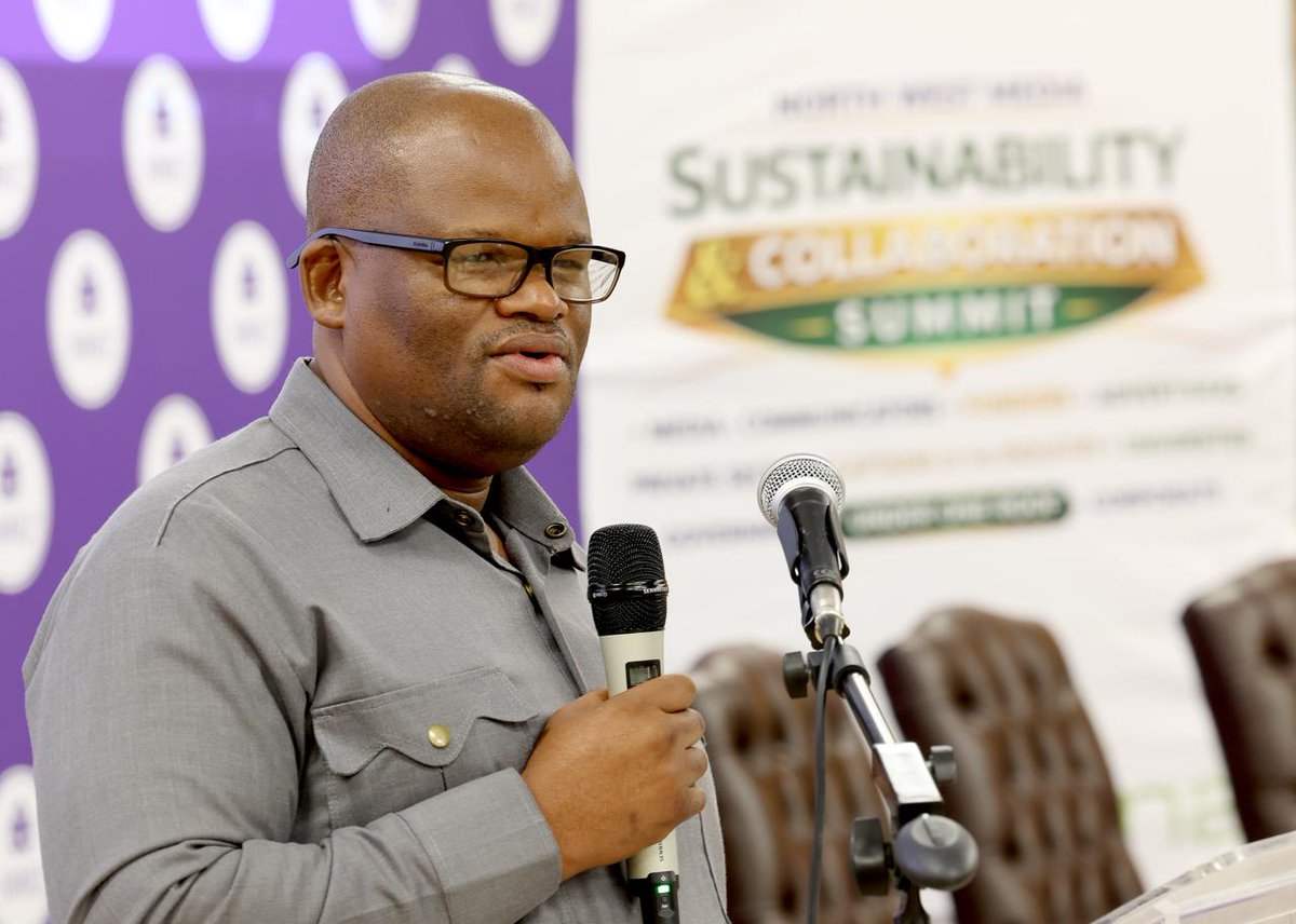 GovernmentZA's tweet image. 🎤 Summit Remarks | North West Media Sustainability &amp;amp; Collaboration Summit

Cllr Khumalo Molefe reminds us that journalism must go beyond reporting 🗞️

“Your duty does not begin and end with reporting. We must think beyond the headlines, close societal gaps, and build stronger