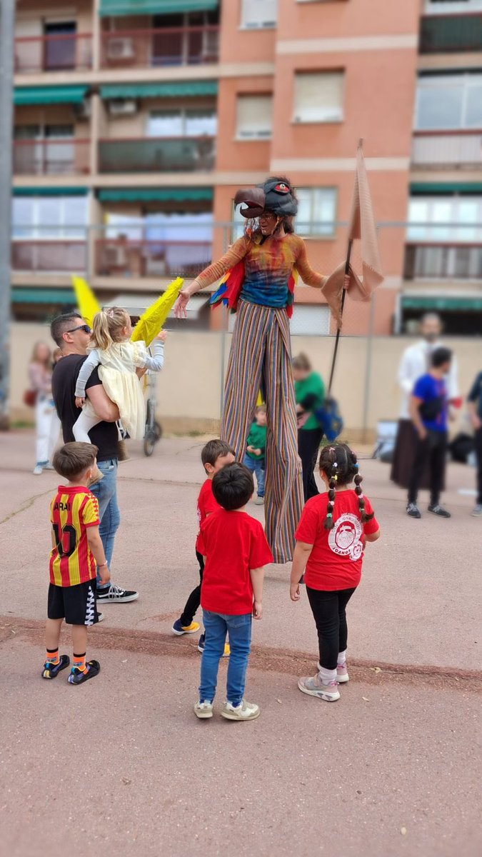 DiablesStAndreu's tweet photo. El passat Diumenge, vam participar de la XXVI trobada de gegants d’escola de Catalunya. Vàrem gaudir molt amenitzant i donant color a l’arrencada d’un acte tan xulo. Llarga vida a la cultura popular 💪🏼
#Diables #Perkutas #TrobadaDeGegants https://t.co/EtIy0xHZzC