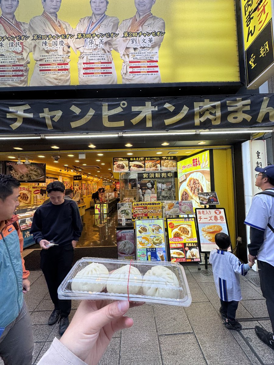 koba_nikkan's tweet photo. 【#孤独な記者メシ】

久しぶりにハマスタにきたので、DeNA担当時代に大好きで通い詰めた「景珍楼」へ。店員さんに「久しぶりです〜牛バラ肉かけご飯？」といつものメニューまで覚えてもらっていて感謝。安定のおいしさでした。
中華街も久しぶりでテンション上がって肉まんまで食べちゃいました https://t.co/B4LyiM8Lek