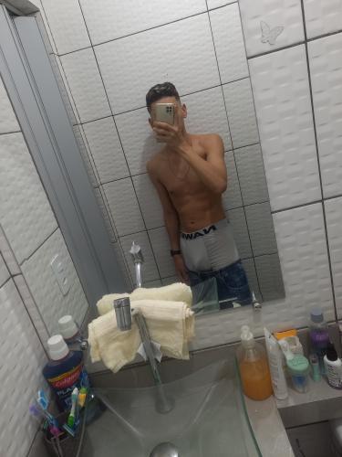 Carlos5218261's tweet photo. Bom dia para quem acordou, hora de tomar banho! #Sextou #ChamaDM 😊🔥🤪 https://t.co/XUfJzINIyq