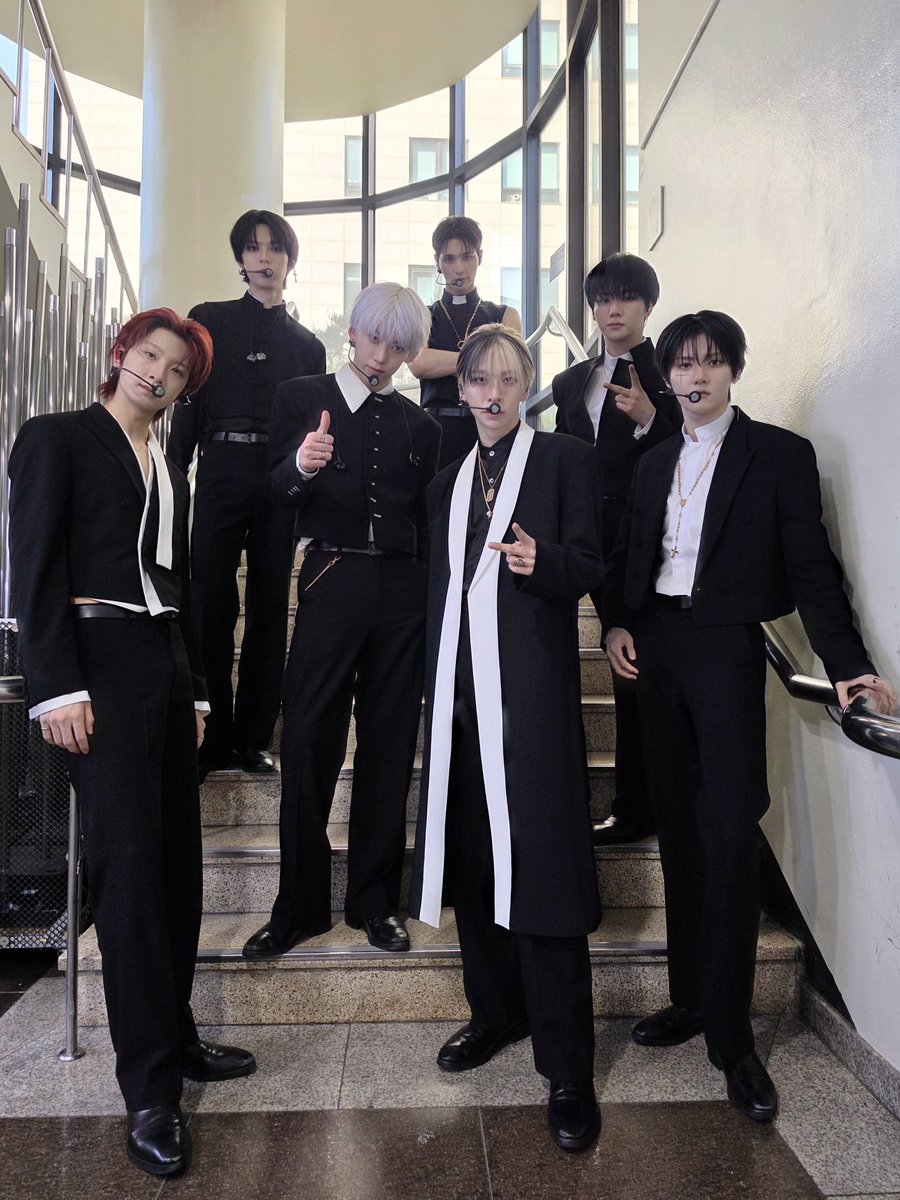 _AMPERSANDONE_'s tweet image. [📸] 260424 KBS2 뮤직뱅크

#앰퍼샌드원 #AMPERSANDONE #DEFINITION #GOD