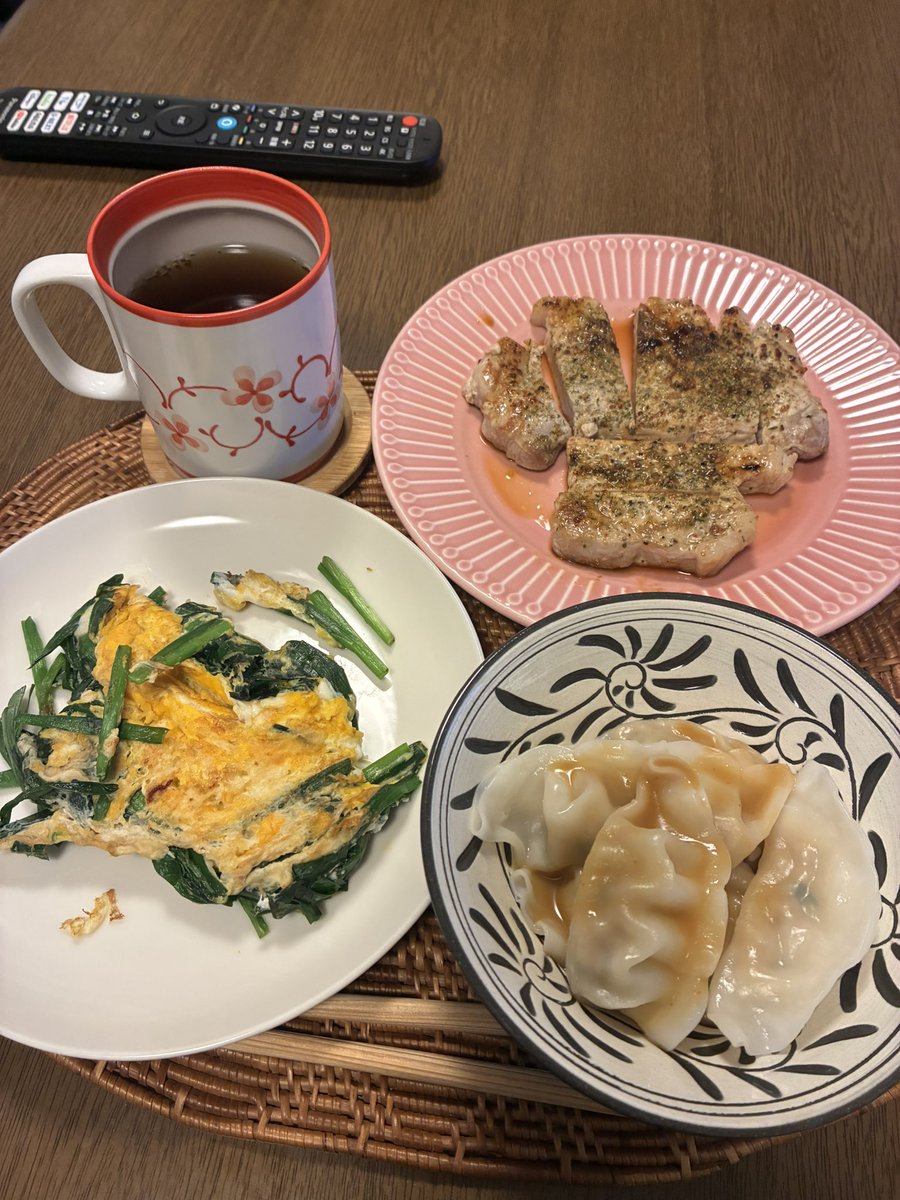 mico3885's tweet image. 今週もお疲れ様でした😊

ニラ玉
ポークソテー
水餃子🥟

来月からチーム編成が変わるので
現チームとのお別れまで後2日
出会いと別れを繰り返し
進んで行くしかないのです😭
