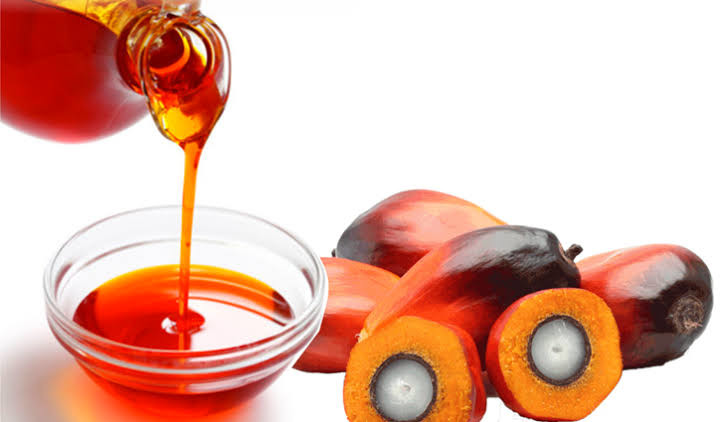 The Fed Govt has disclosed that Nigeria produces ~1.4 million metric tonnes of palm oil annually, while domestic demand exceeds 2.5 million metric tonnes.

The shortfall of more than one million metric tonnes annually has led to the expenditure of between $500 million and $600