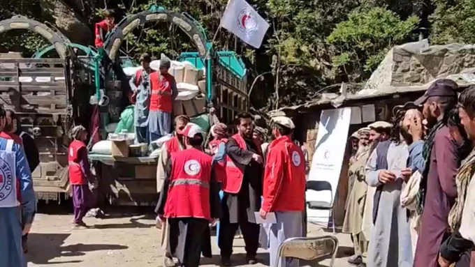 Red Cross delivers emergency aid to displaced families in Nuristan.