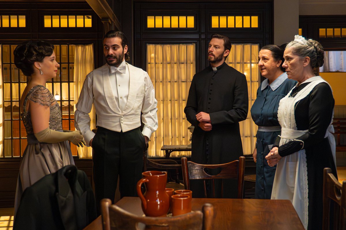 lapromesa_tve's tweet image. ¡Buenos días #promisers! Hoy en #LaPromesa

➡️ Estefanía chantajea a Carlo: le ayudará a conseguir dinero o le contará la verdad a María 
➡️ Salvatierra comienza las entrevistas sobre Curro

Os esperamos a partir de las 18:35h en @la1_tve y @rtveplay 

rtve.es/n/17039330
