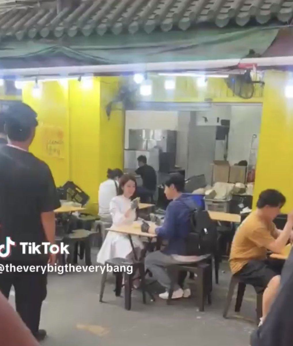 cream ⚘ tweet media