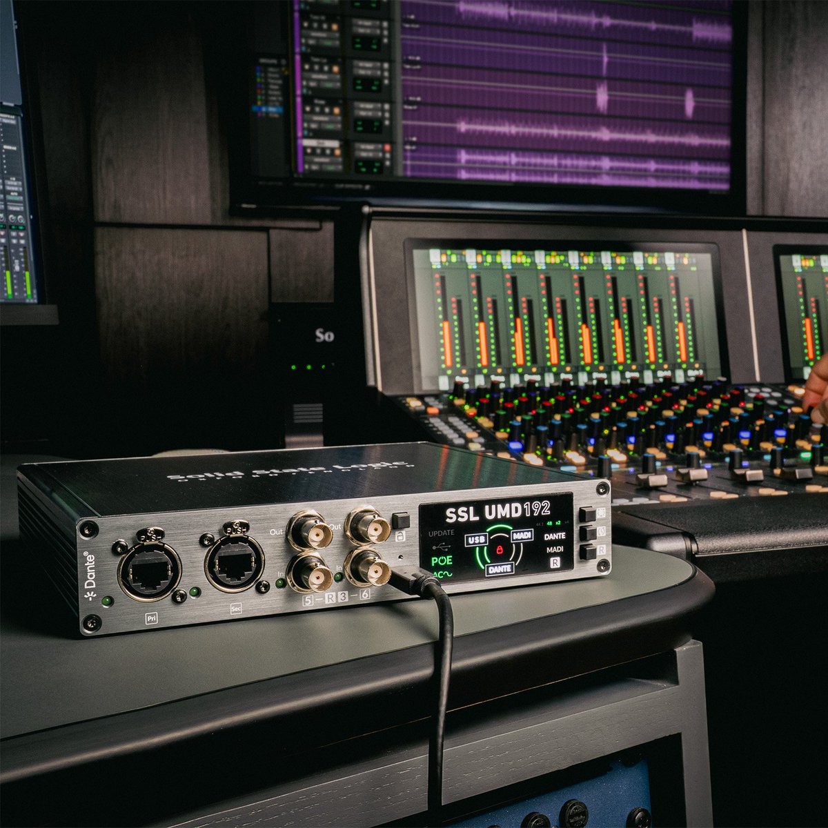 SSL_Japan's tweet image. 皆様お待たせしました🙇　#SSL #UMD192 本日より国内出荷開始です🚛

製品詳細こちらから👇
solid-state-logic.co.jp/products/umd19…

#MADI #DANTE