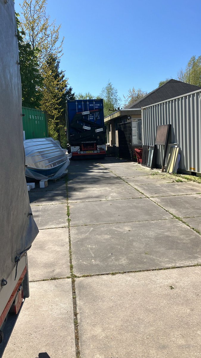 Eerste container 2026 is verzegeld en onderweg naar Rotterdam 🚢

Na douanecontrole vertrekt hij richting Suriname.

Steunen? stichting-corantijn.nl/geef/ (kies: Geef voor TRANSPORT)

#samensterkinsuriname #samengoeddoen