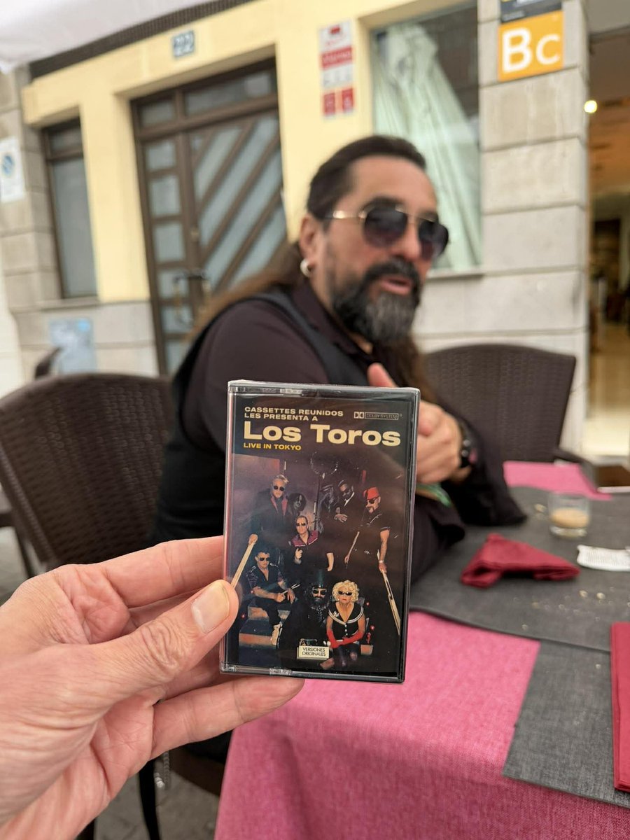 PepeFarruqo's tweet photo. En 3 semanypico, presentamo EL CASETE. Tu aún no lo tiene, bro? #LosToros #LiveInTokio https://t.co/PlMr3pPEMa