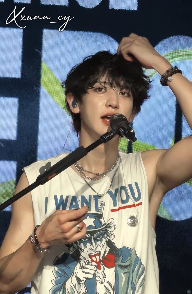 Chanyeol Thirst Traps tweet media