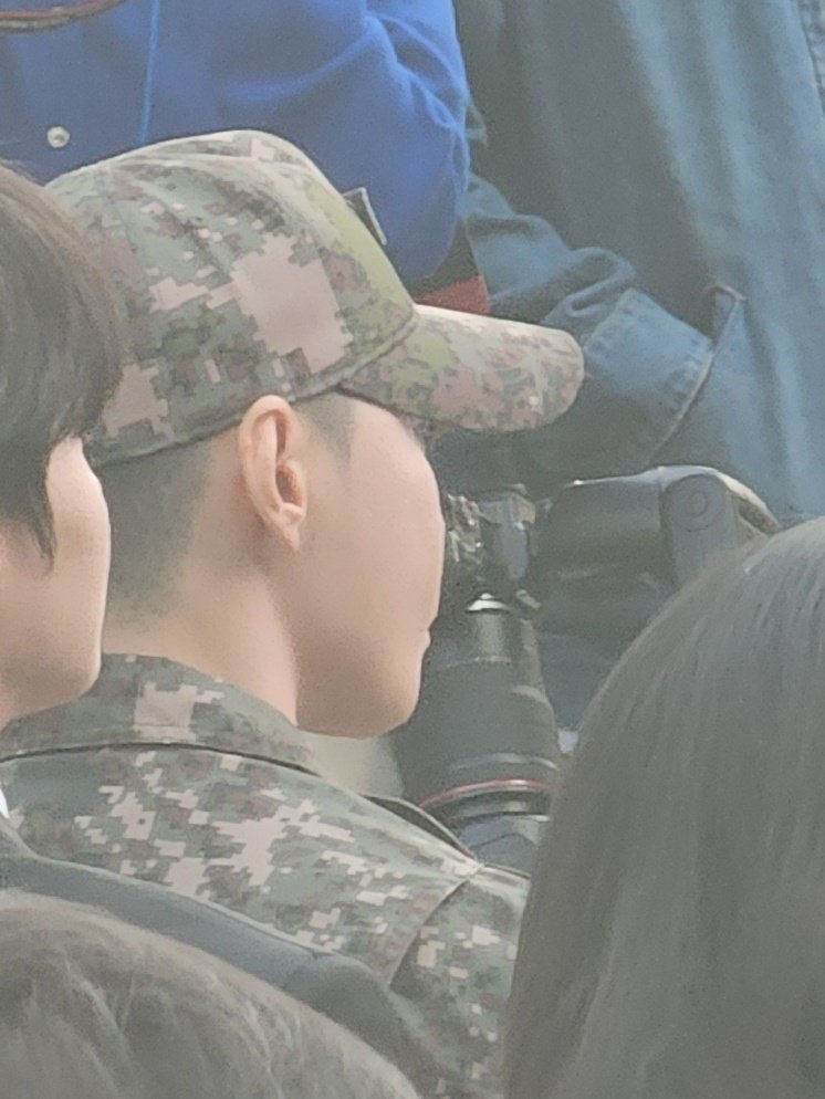 도영이 완전 몸은 까시됐는데 볼은 여전히 치쥬볼