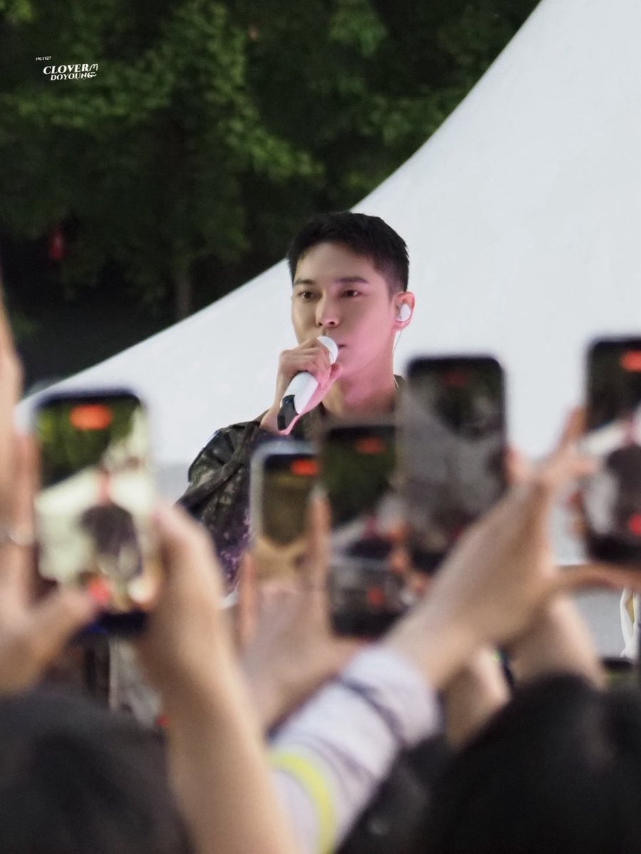 ᴄʟᴏᴠᴇʀ tweet media