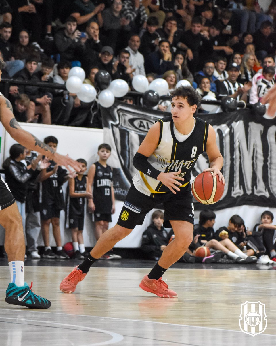Olimpo_Oficial's tweet image. #𝗔𝗕𝗕 - 𝗟𝗶𝗴𝗮 𝗢𝗿𝗼 🏀

😔 Derrota frente a Liniers en el Hernan Sagasti por 92-77.

🔥 Tomás Del Sol (15) y Francisco Michelli (13) lideraron el goleo Aurinegro.

🔜 Próxima fecha: Pueyrredón (L)

#𝘝𝘢𝘮𝘰𝘴𝘖𝘭𝘪𝘮𝘱𝘰 💛🖤