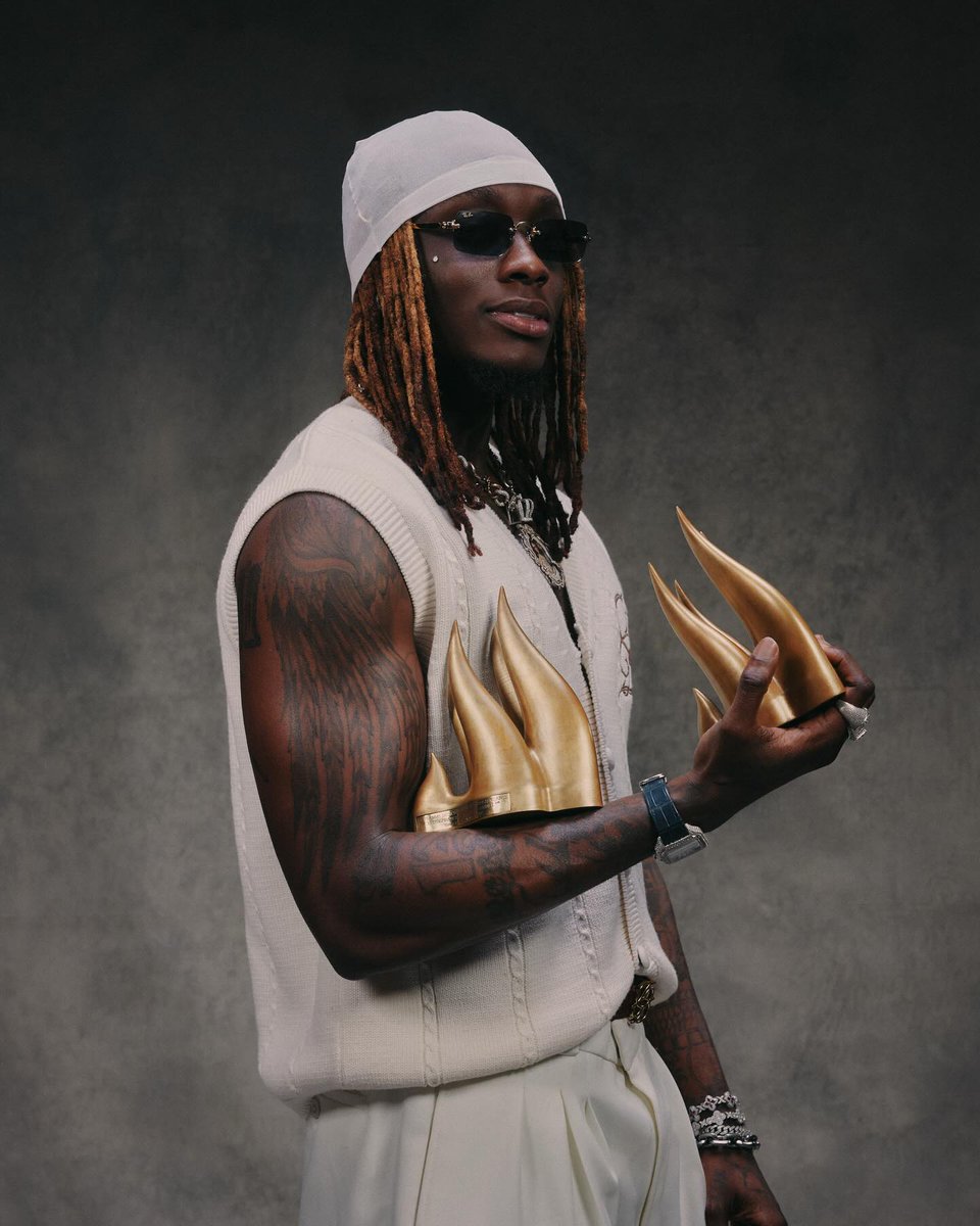 🔥 CHÉTTÉ #Himra ⚔️ sacré aux Flammes à Paris 🇫🇷🇨🇮 !
Il remporte la Flamme du morceau de musique africaine ou d’inspiration africaine. 👏