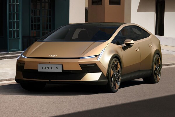 AutoWeek tweet media