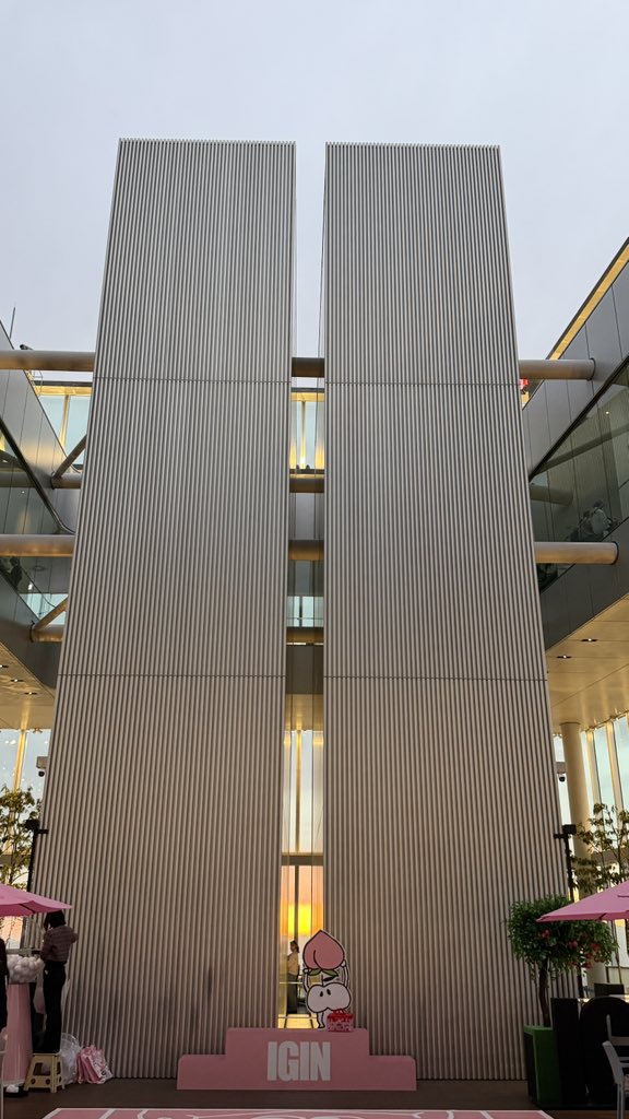 오늘 아베노 하루카스에 아이긴의 대형 선물이 등장합니다!

✨잠시 후, 6시 47분!
왕 커서 왕 좋은 아이긴의 엠버서더를 인스타그램 라이브에서 실시간으로 만나보세요!

<아이긴 인스타그램>
➡️ instagram.com/igin.official